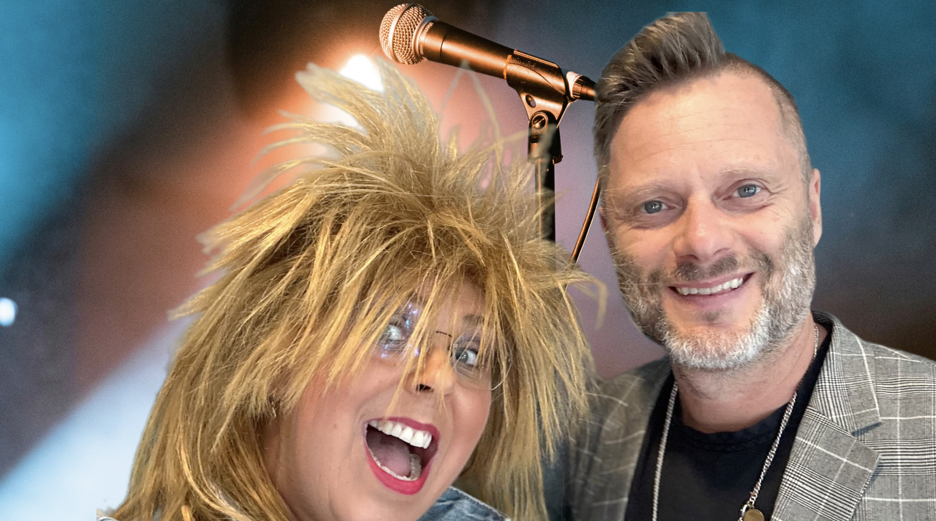 Två personer bredvid varandra. Kvinna som föreställer artisten Tina Turner och en man med mikrofon.